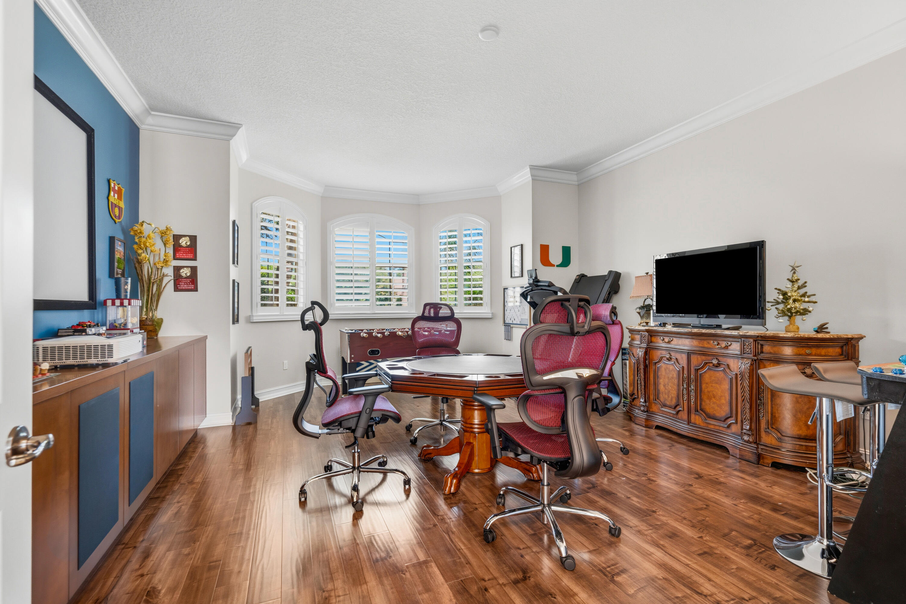 7727 Maywood Crest Drive