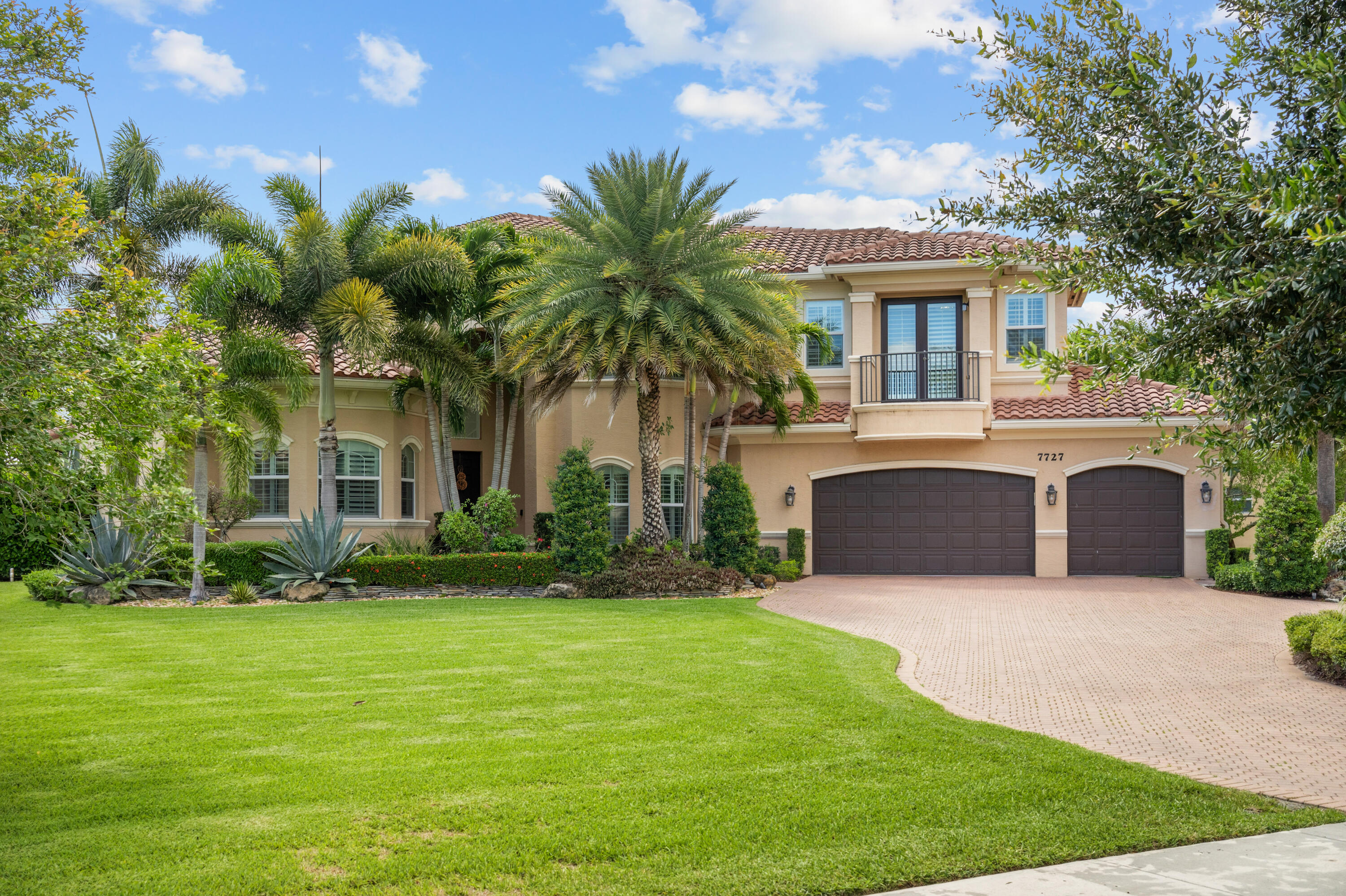 7727 Maywood Crest Drive