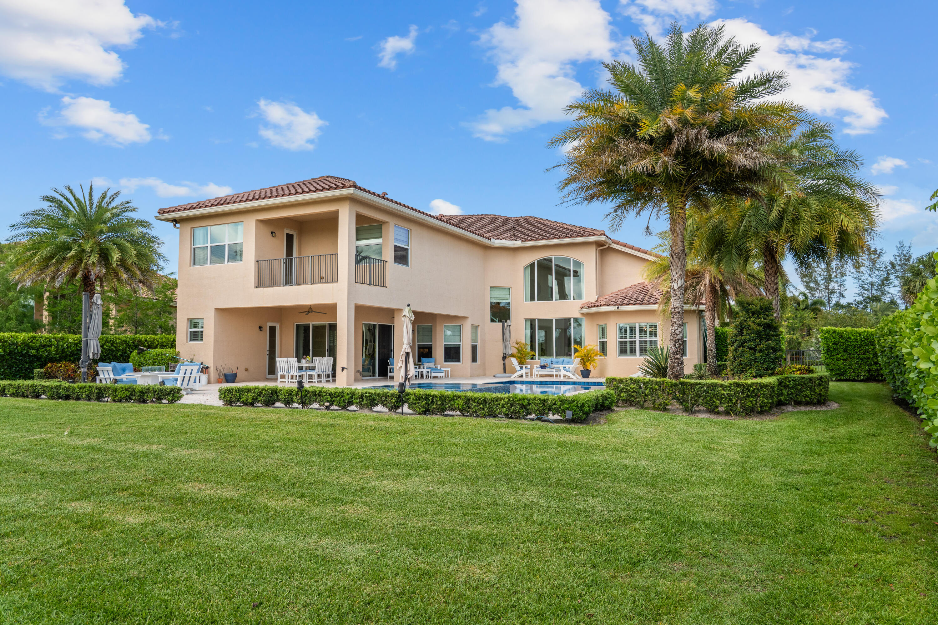 7727 Maywood Crest Drive