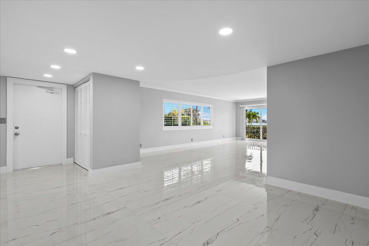 3040 Lake Shore Drive 101