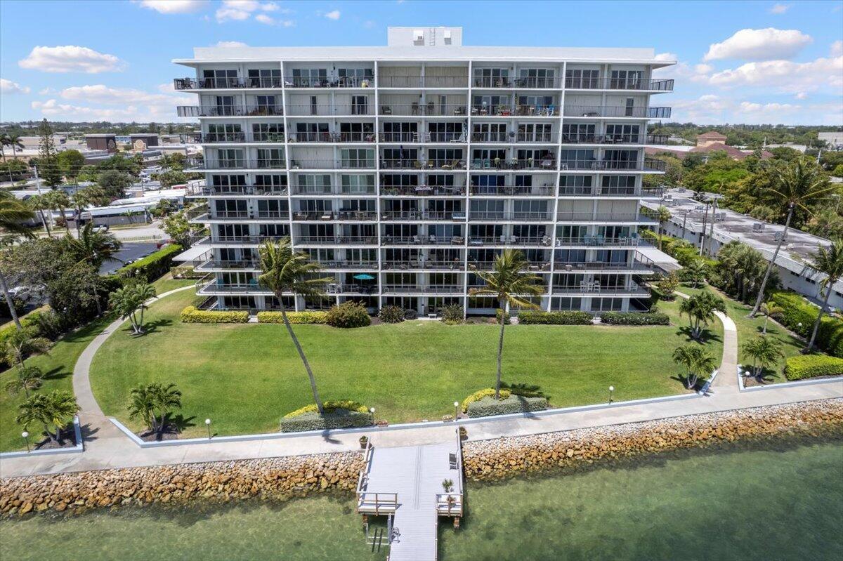3040 Lake Shore Drive 101
