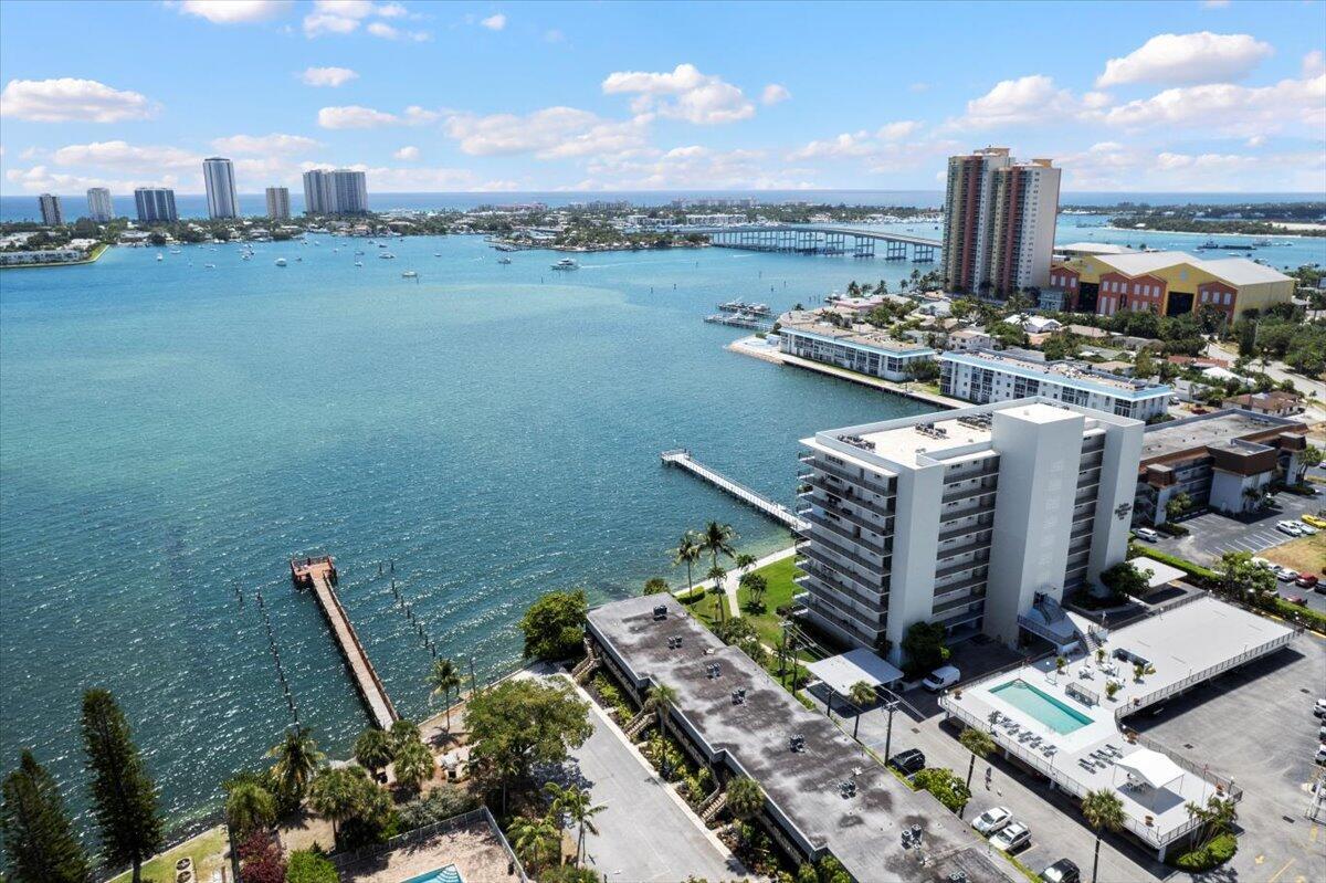 3040 Lake Shore Drive 101