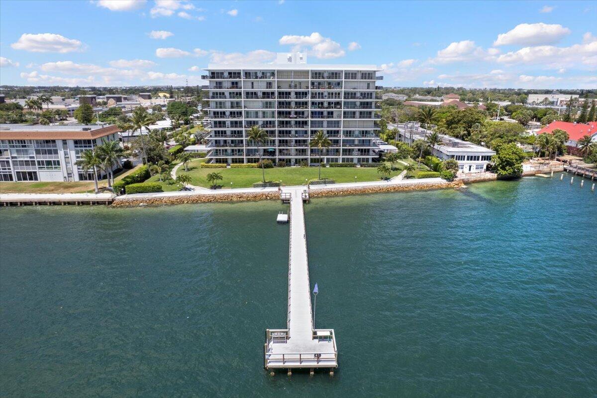 3040 Lake Shore Drive 101
