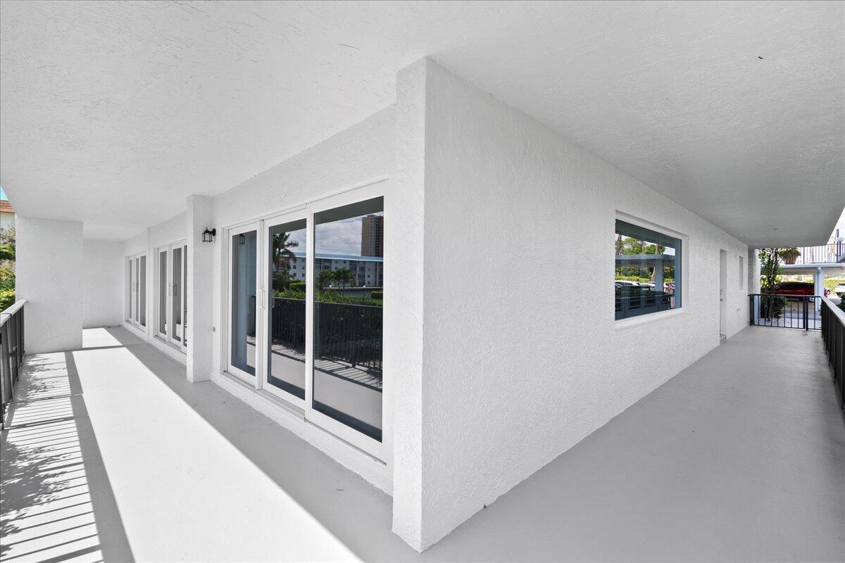 3040 Lake Shore Drive 101