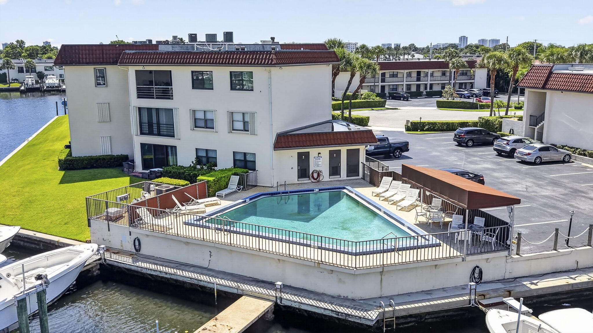 313 Lake Circle 316