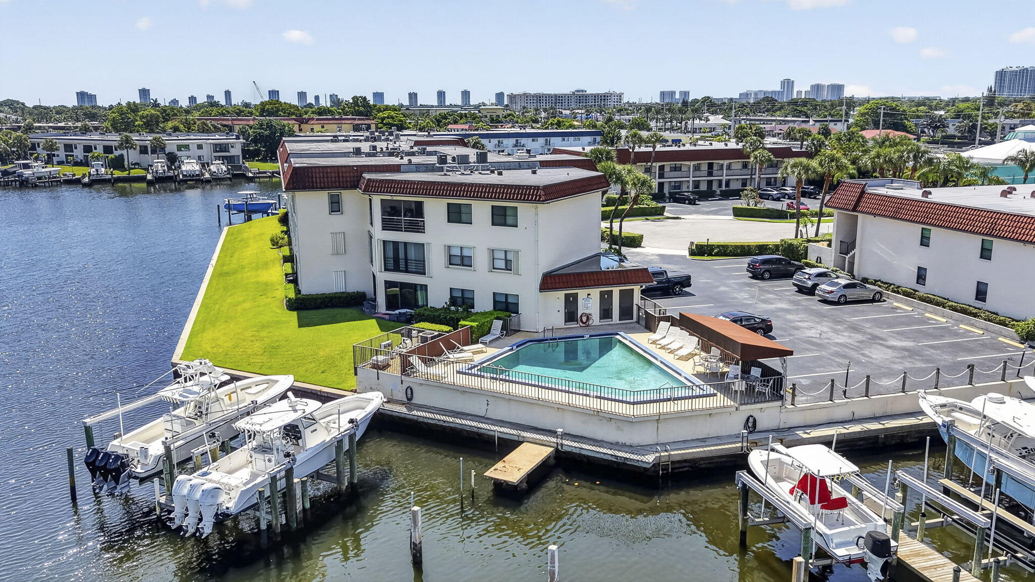 313 Lake Circle 316