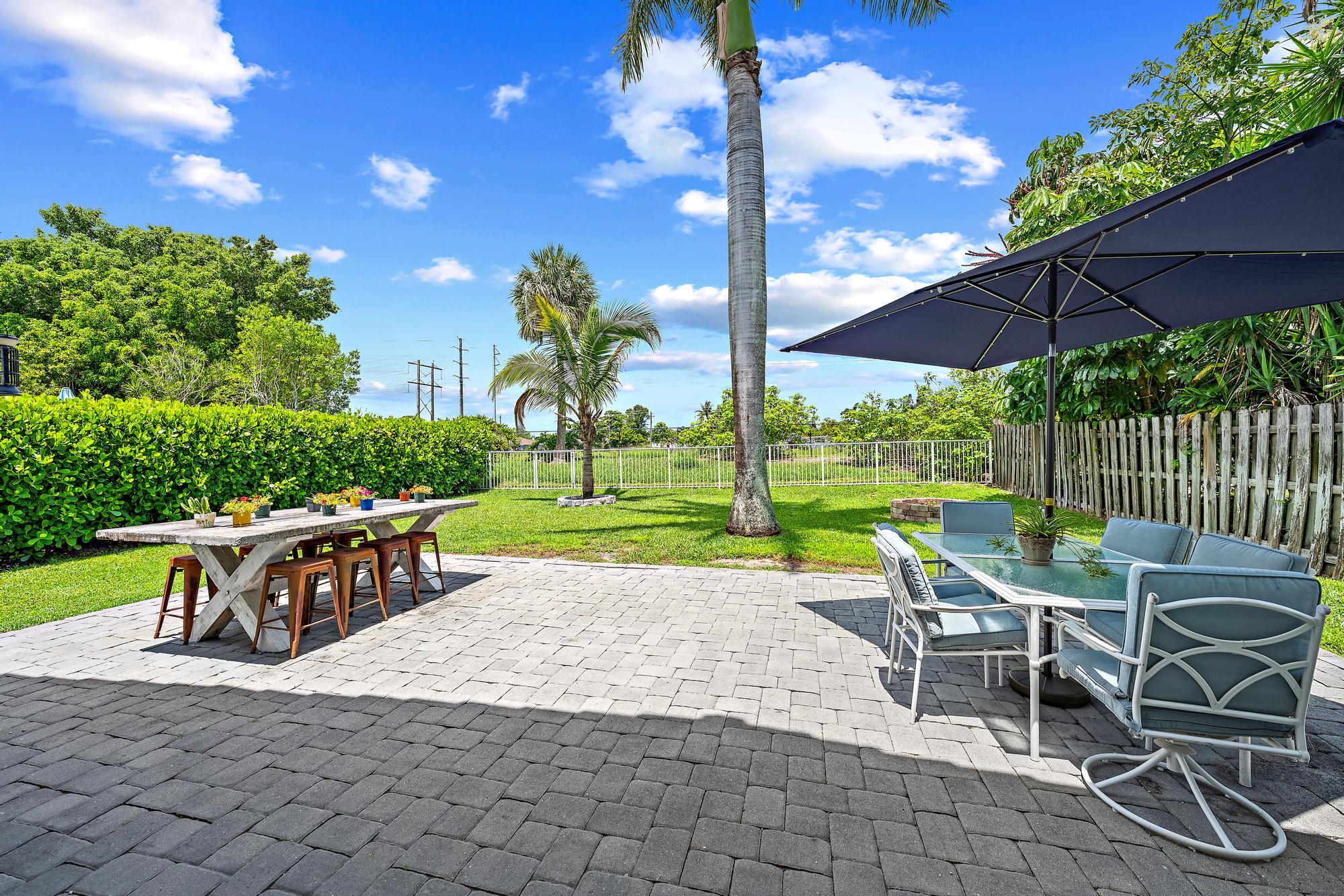 1875 Oak Berry Circle