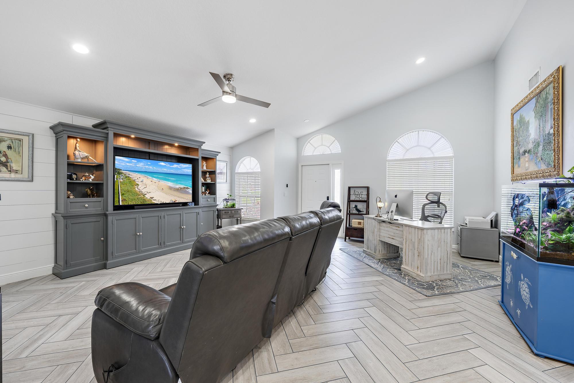 1875 Oak Berry Circle