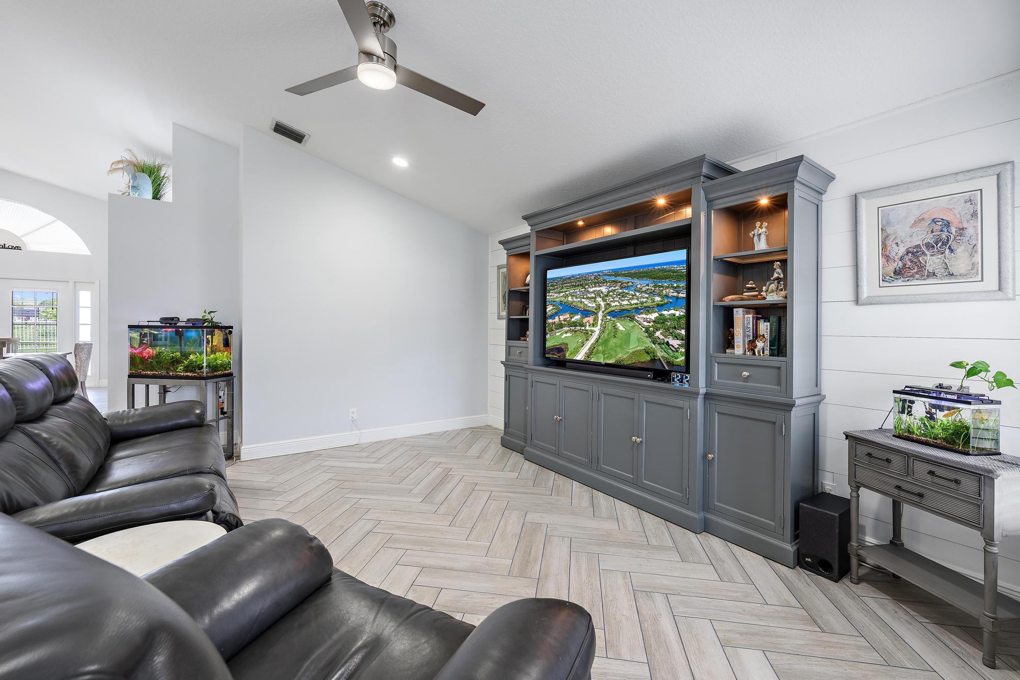 1875 Oak Berry Circle