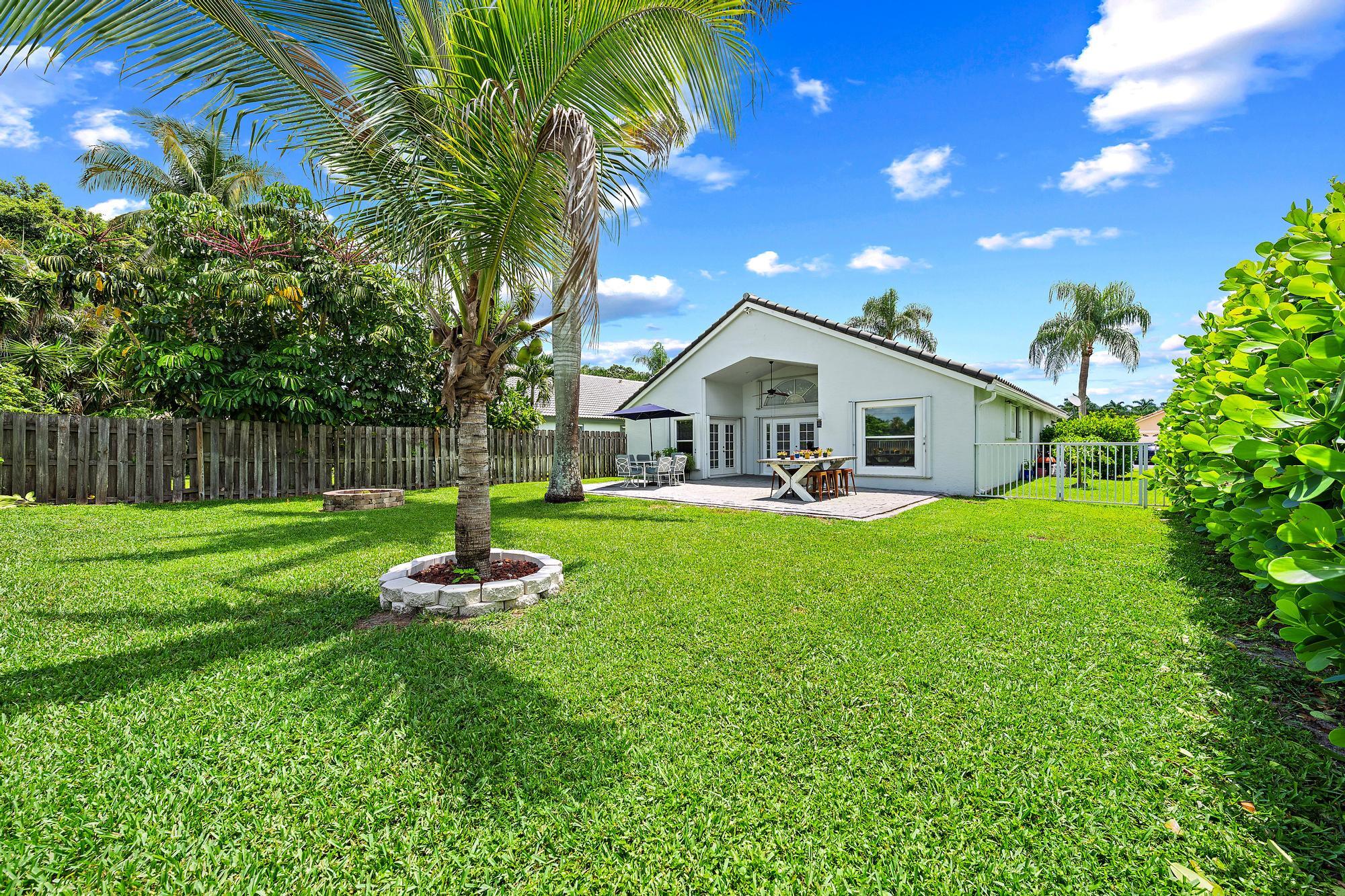 1875 Oak Berry Circle