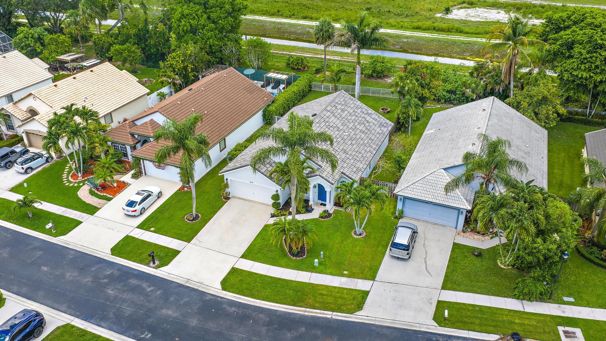 1875 Oak Berry Circle