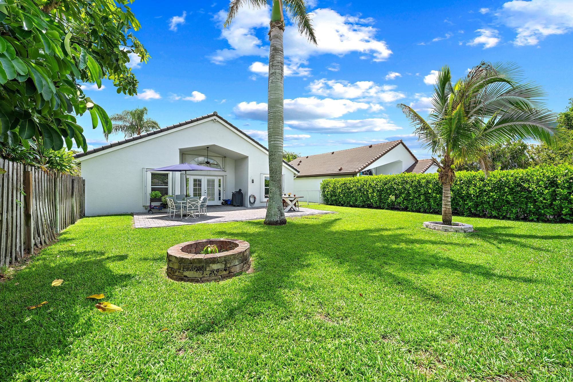1875 Oak Berry Circle