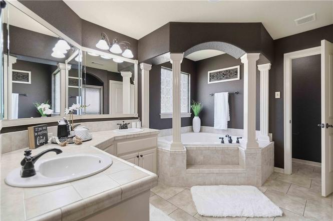 3673 W Mountain View Drive