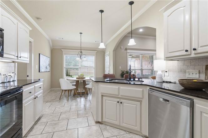 3673 W Mountain View Drive