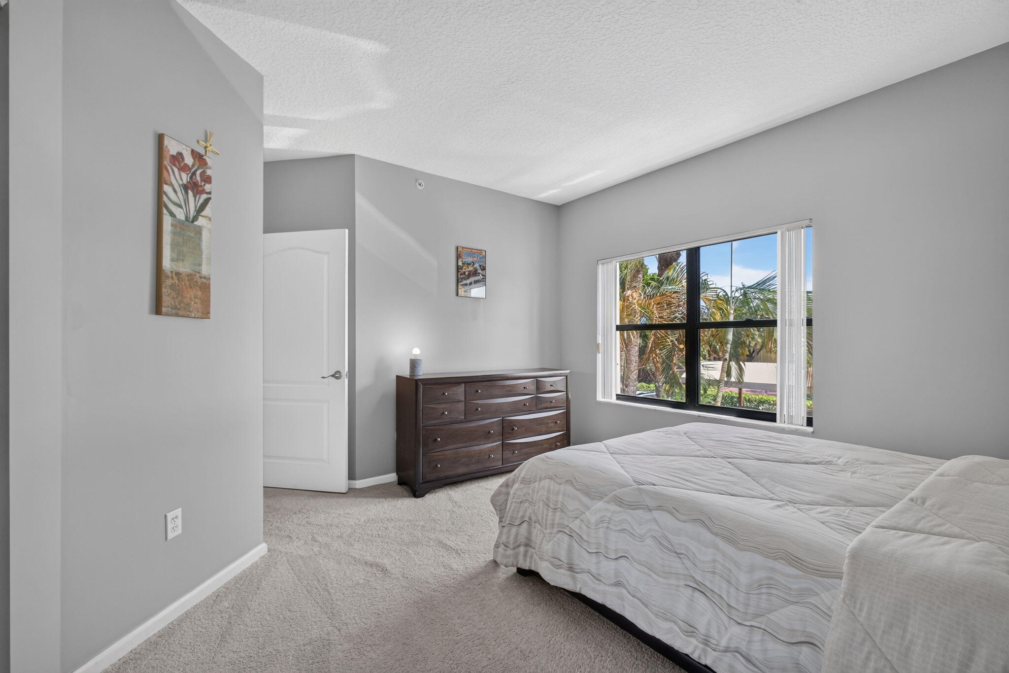 500 UNO LAGO Drive 201