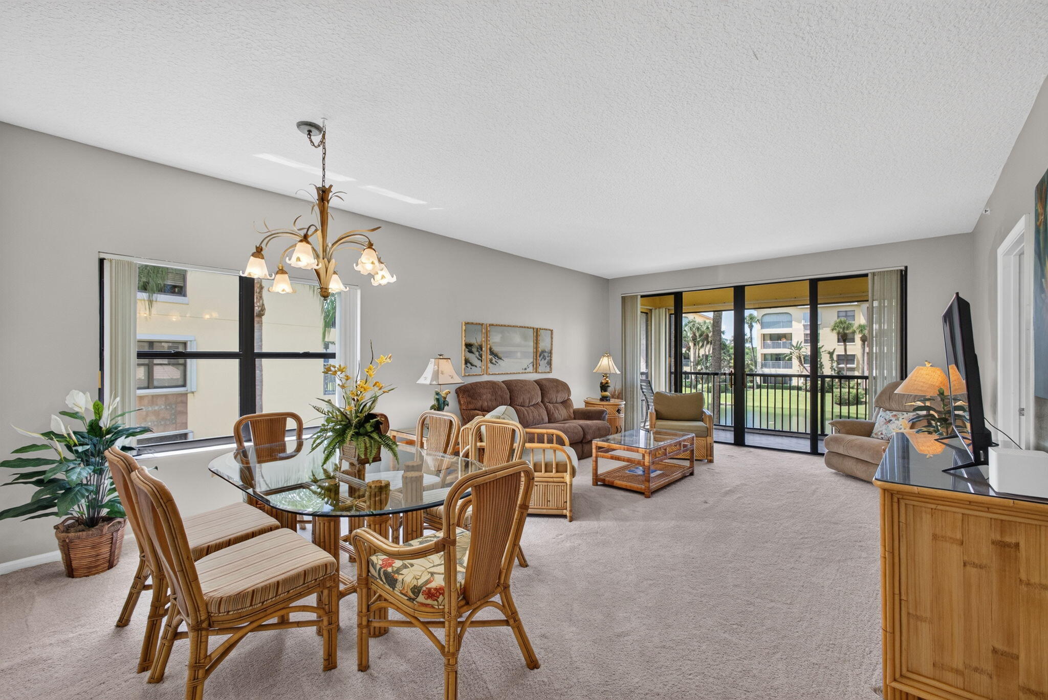 500 UNO LAGO Drive 201