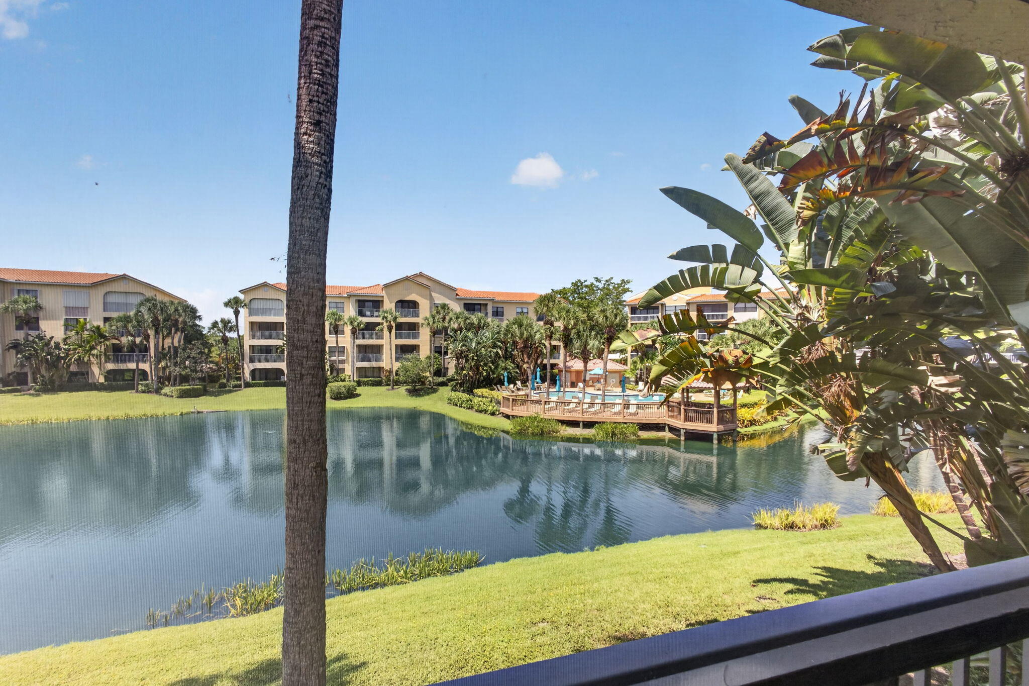 500 UNO LAGO Drive 201