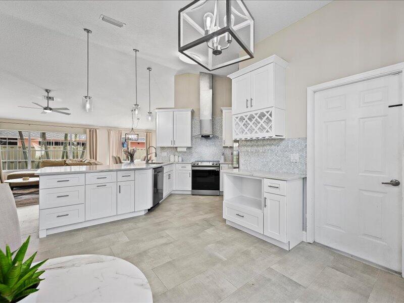 237 W MOCCASIN Trail W