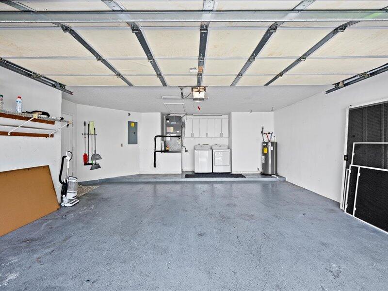237 W MOCCASIN Trail W