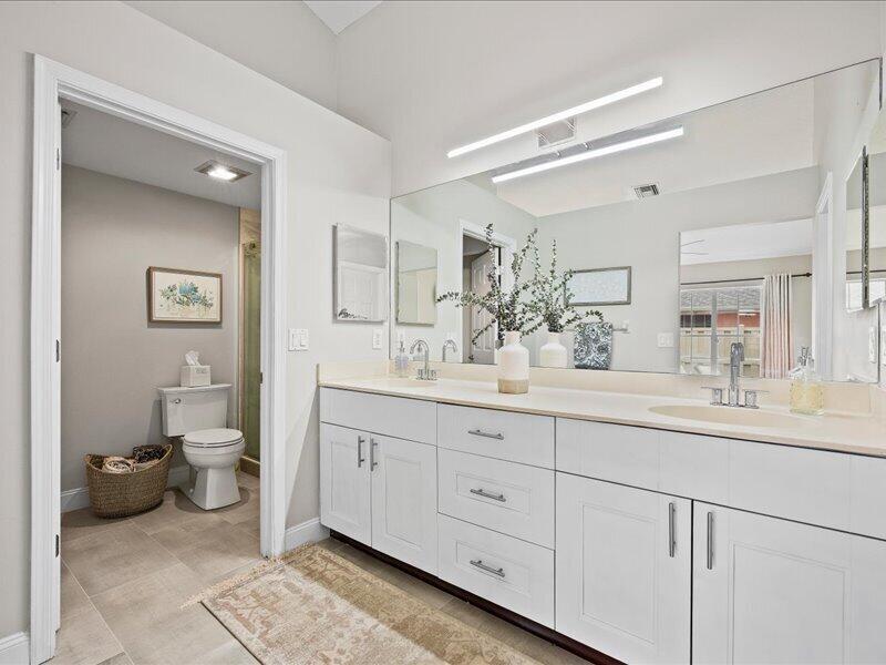 237 W MOCCASIN Trail W