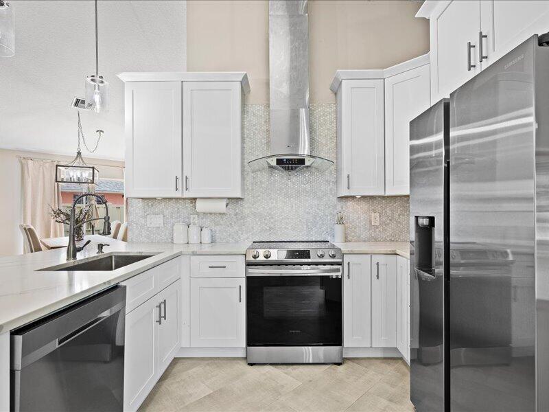237 W MOCCASIN Trail W
