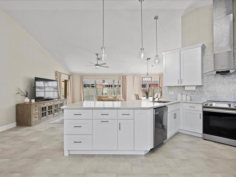 237 W MOCCASIN Trail W