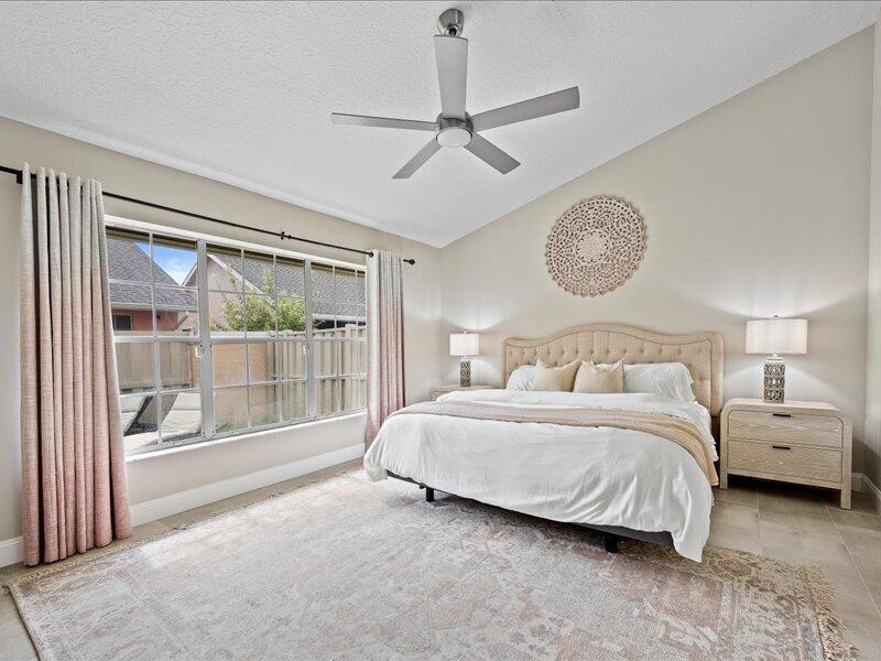 237 W MOCCASIN Trail W