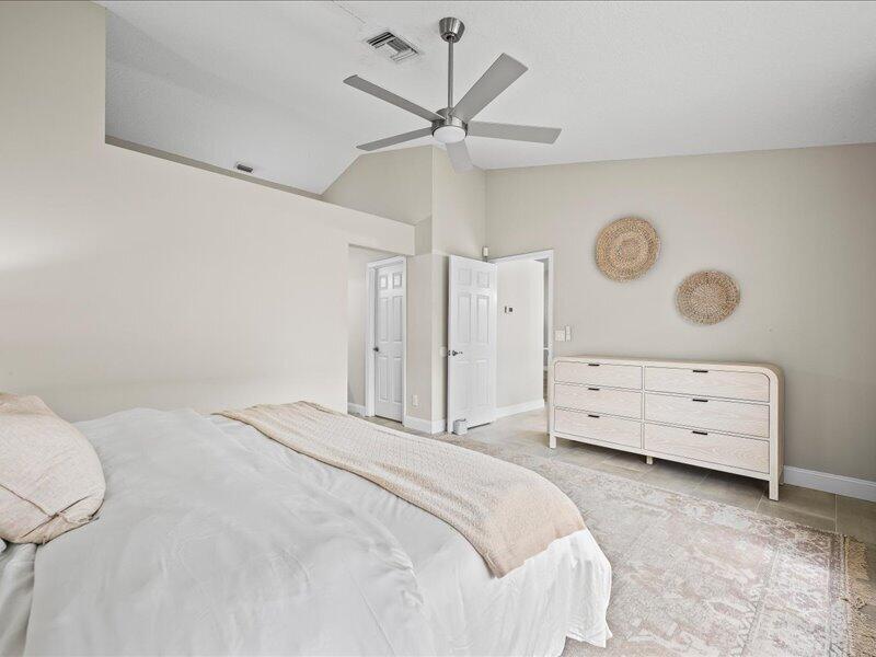 237 W MOCCASIN Trail W