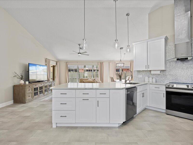 237 W MOCCASIN Trail W