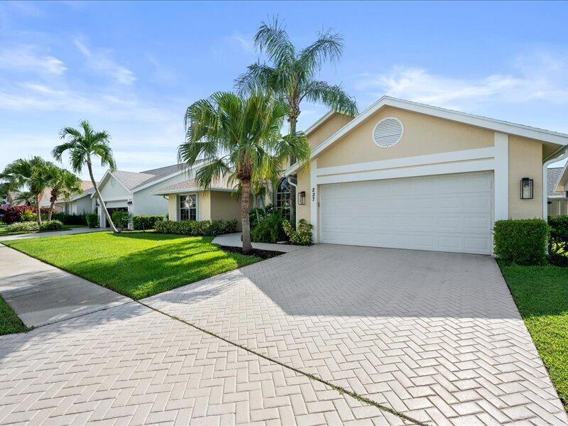 237 W MOCCASIN Trail W