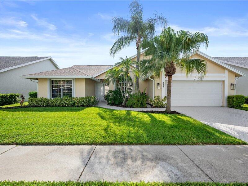 237 W MOCCASIN Trail W