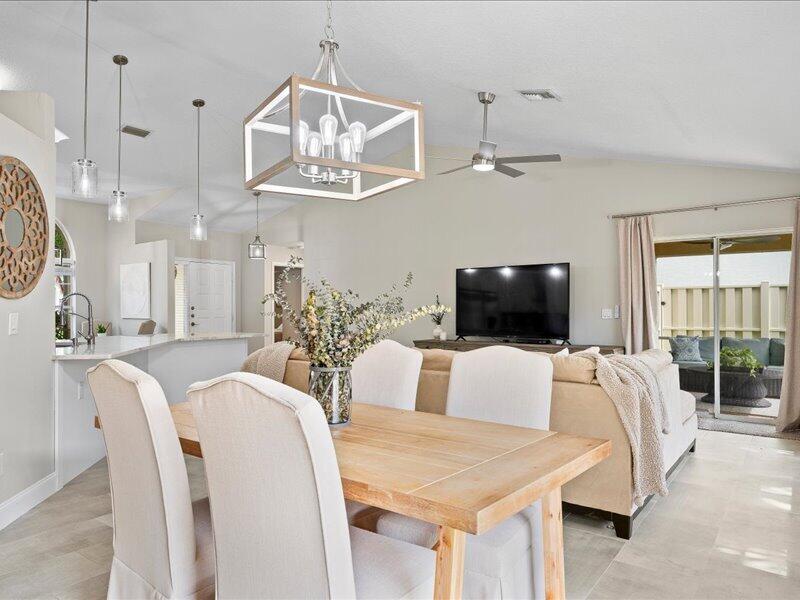 237 W MOCCASIN Trail W