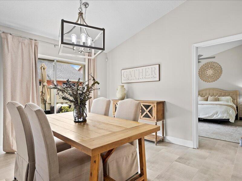 237 W MOCCASIN Trail W
