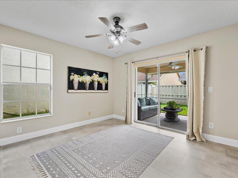 237 W MOCCASIN Trail W