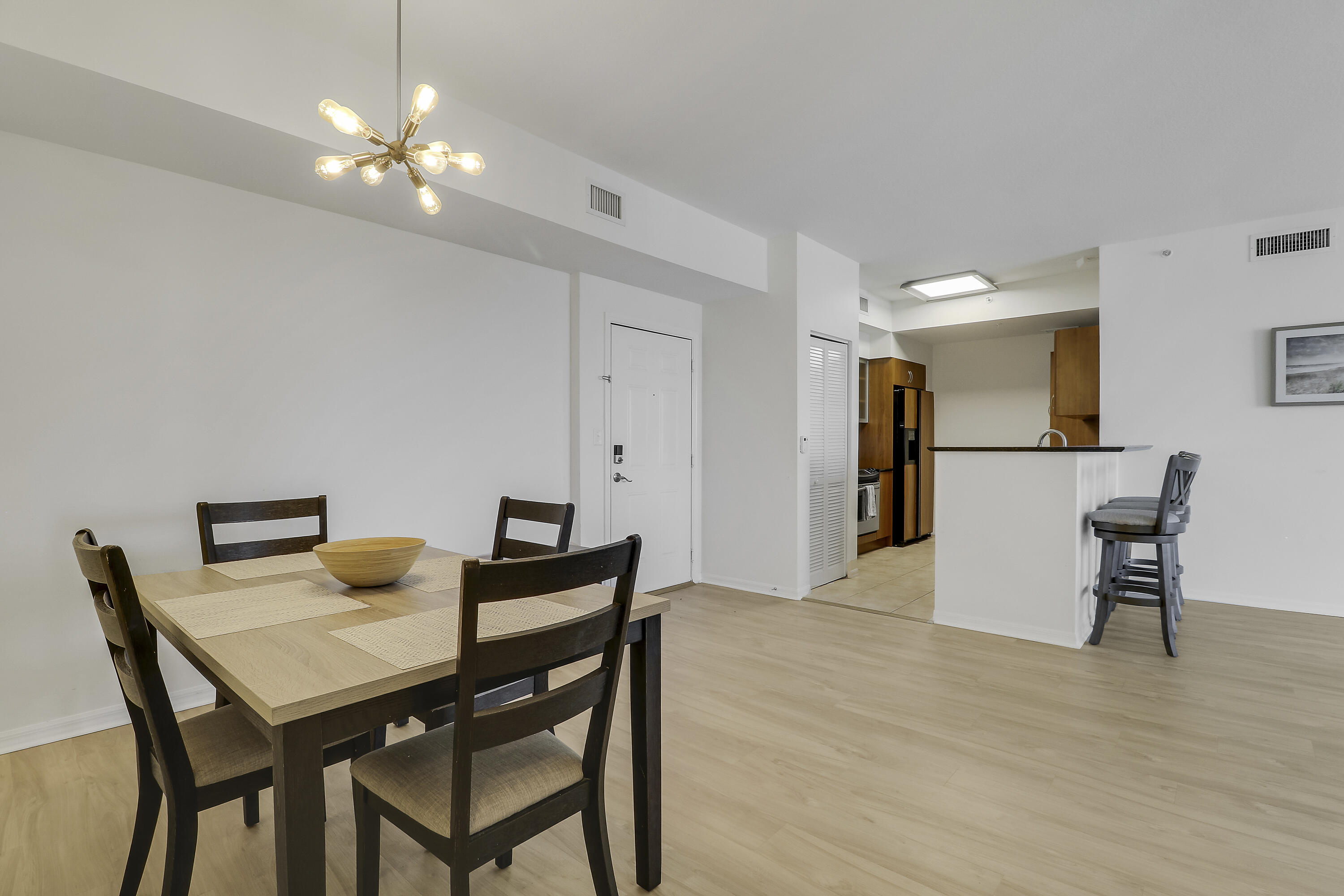 802 W Windward Way