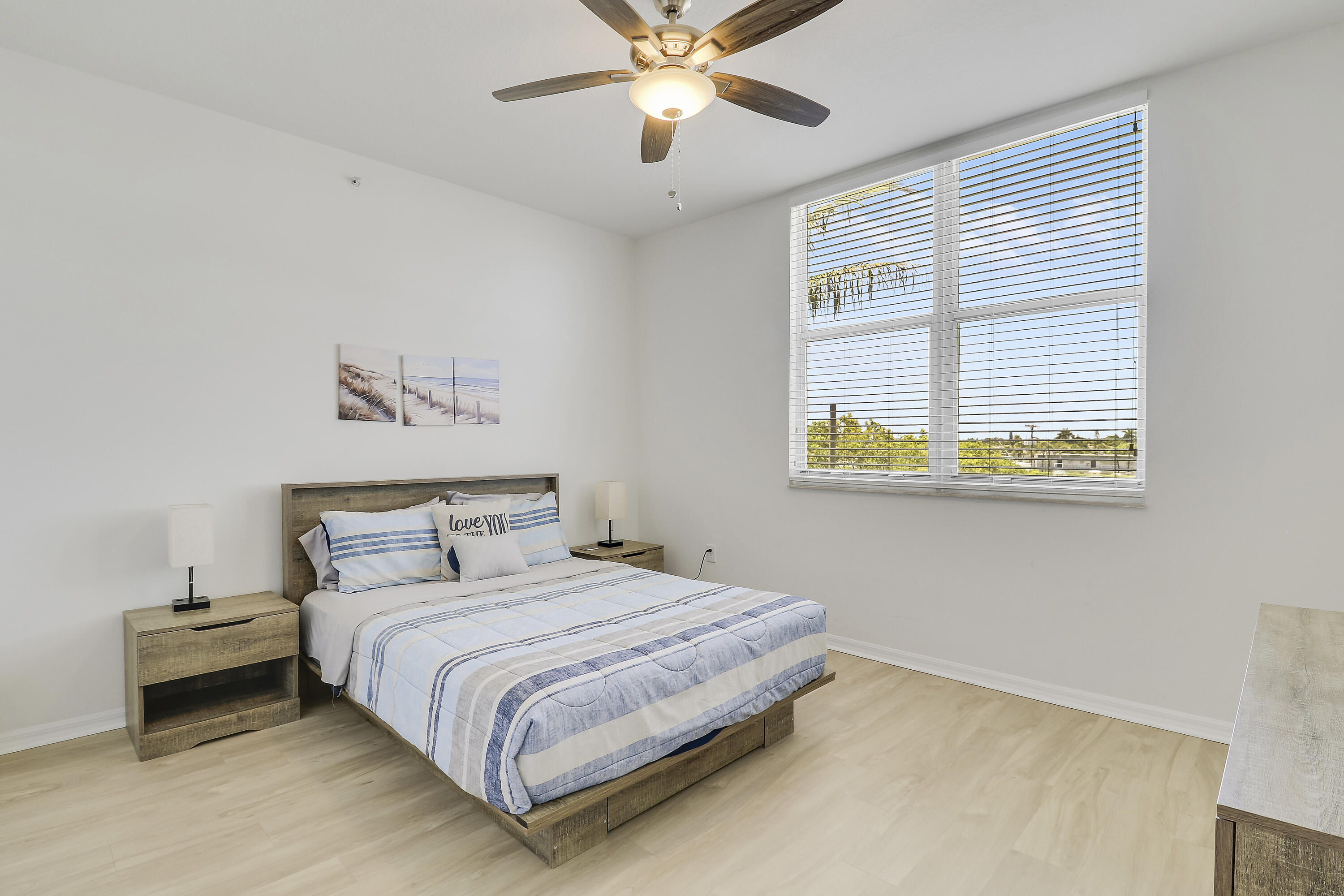 802 W Windward Way