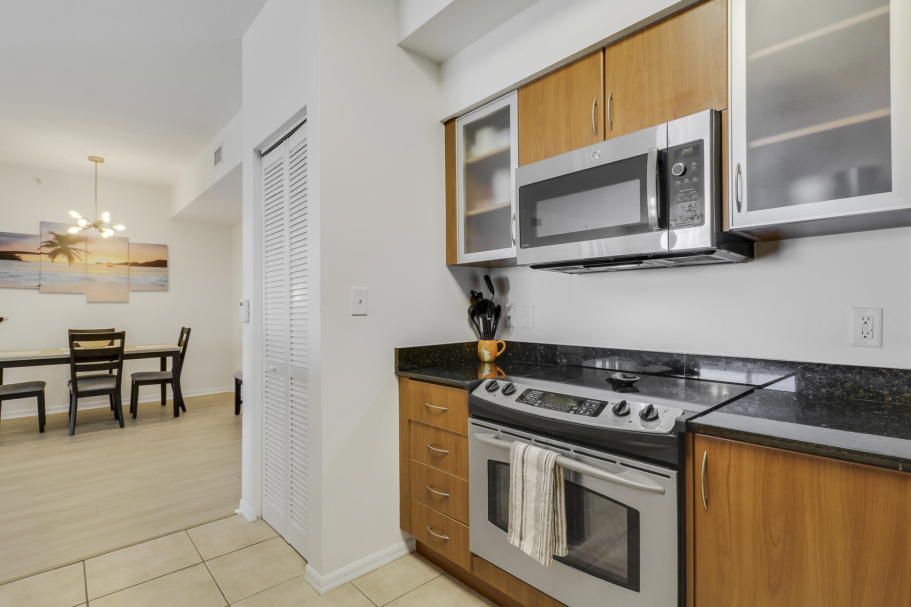 802 W Windward Way