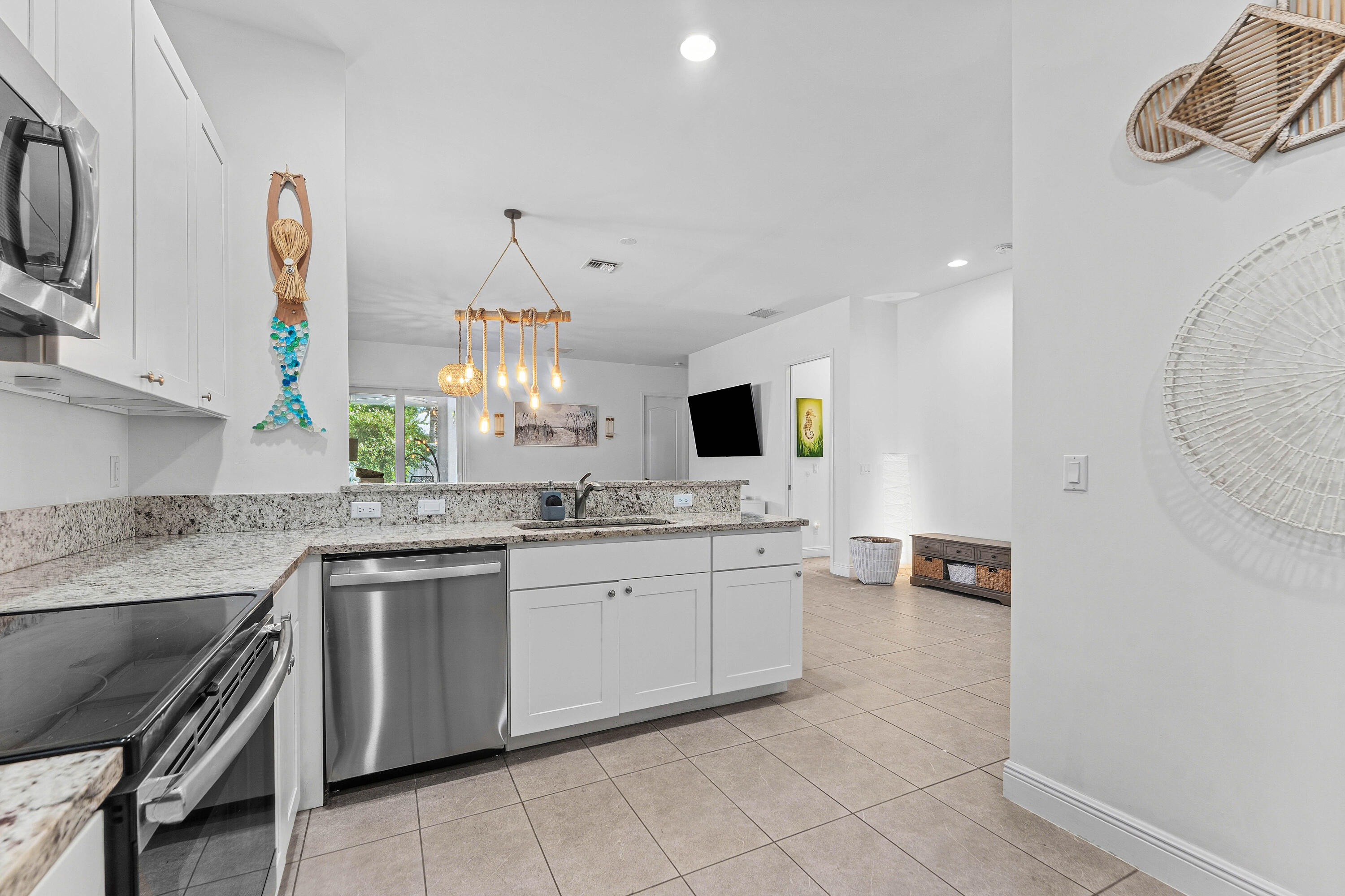 6855 4TH Street, Limestone Creek
