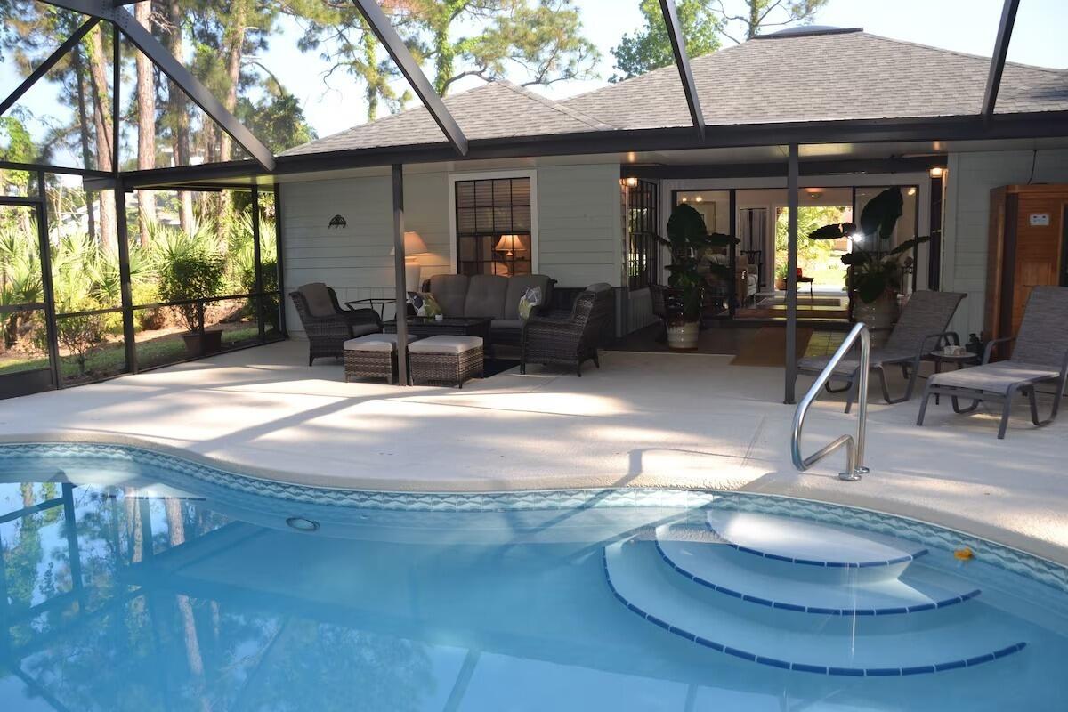 1251 SW Carl Metz Lane