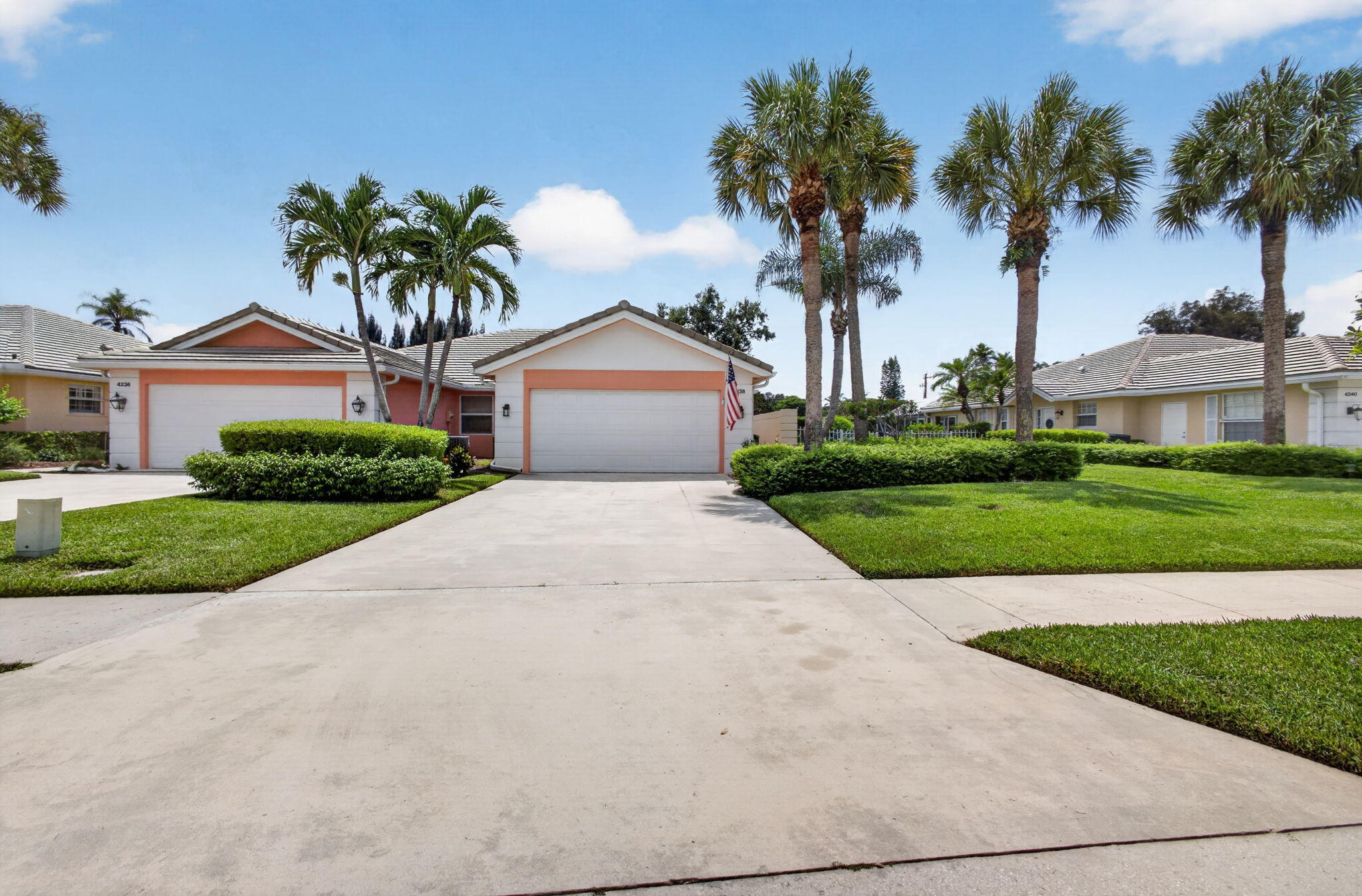 4238 ROYAL OAK Drive