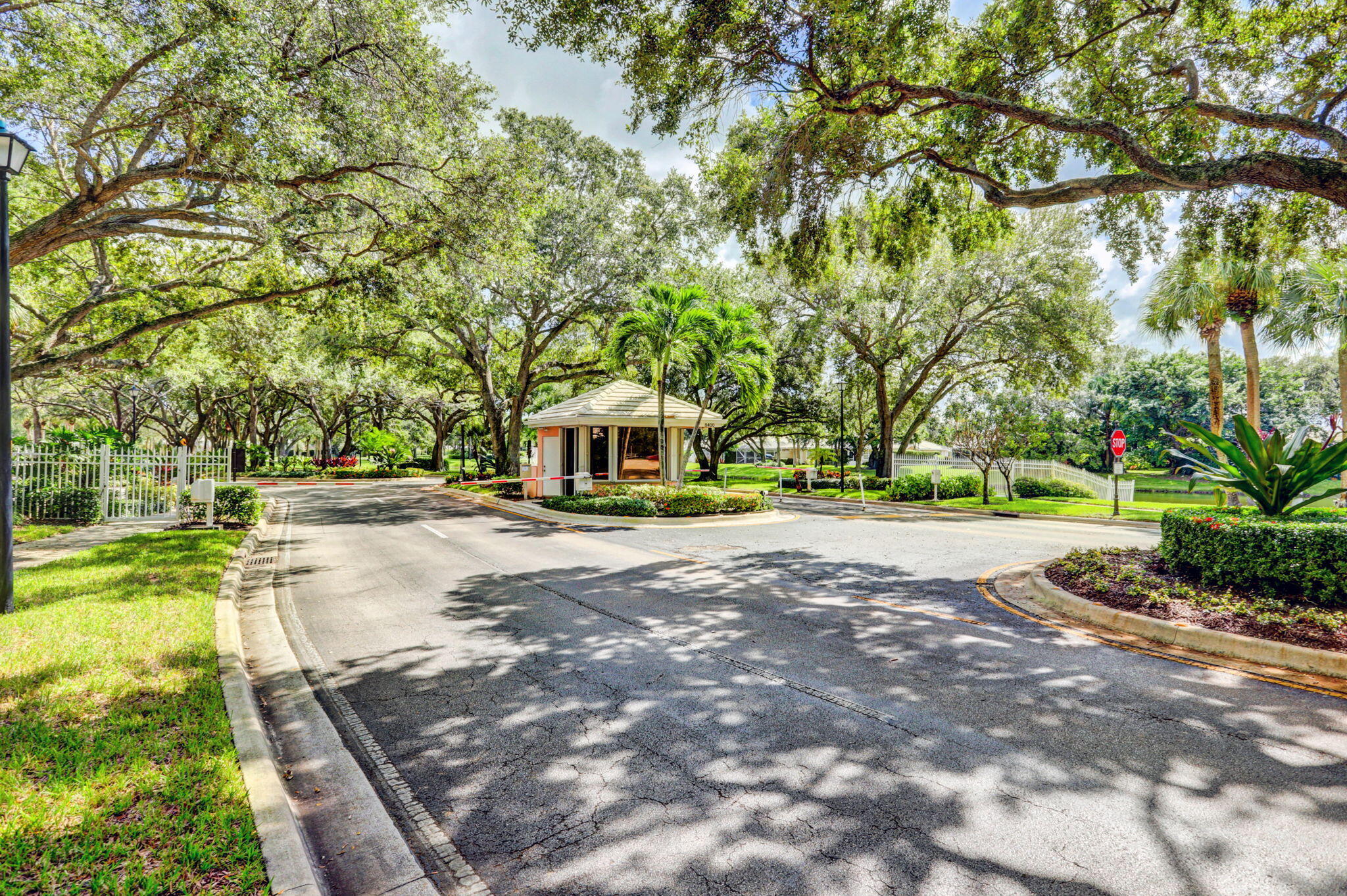 4238 ROYAL OAK Drive