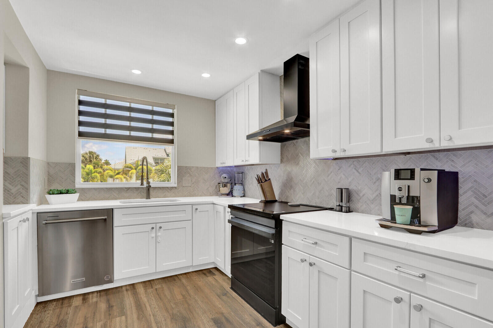 1506 Mizzenmast Way