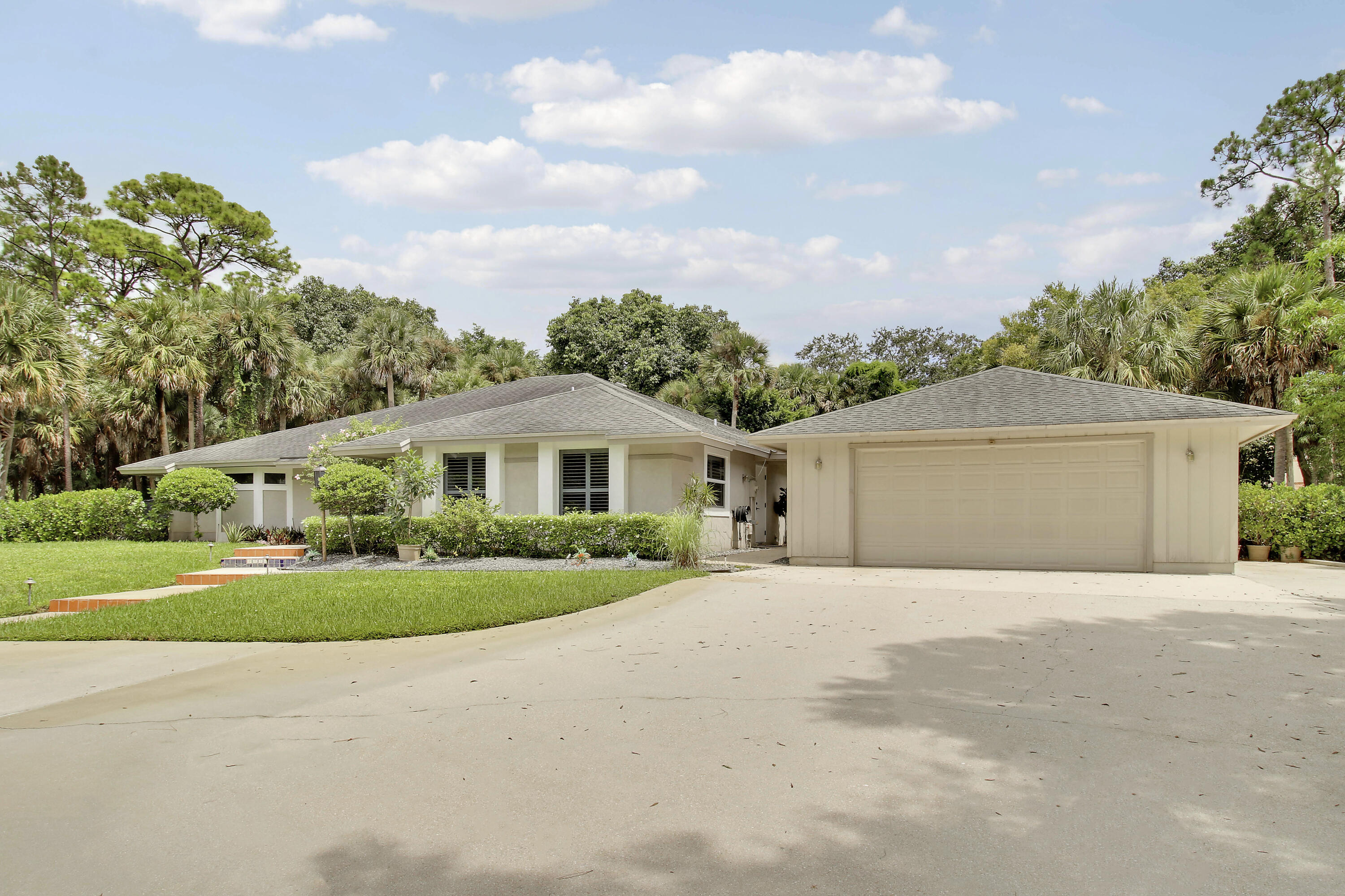 8552 Thousand Pines Circle