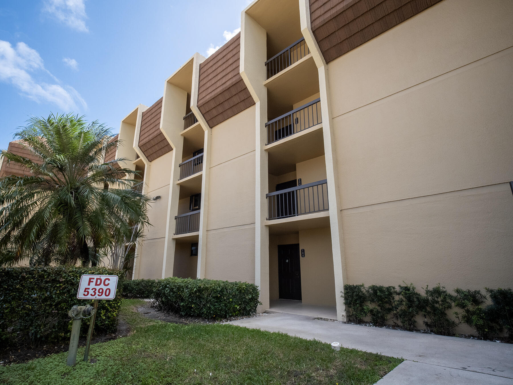 5390 WOODLAND LAKES Drive 104