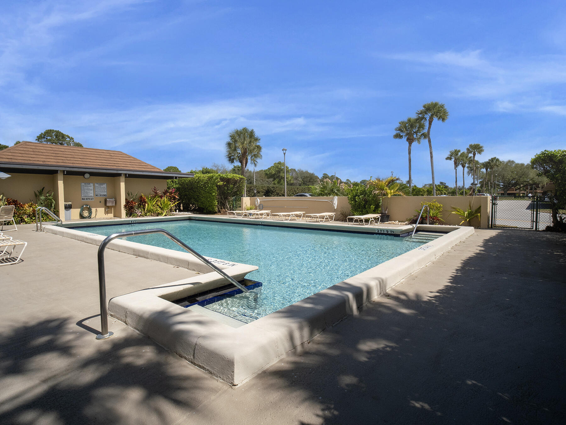 5390 WOODLAND LAKES Drive 104