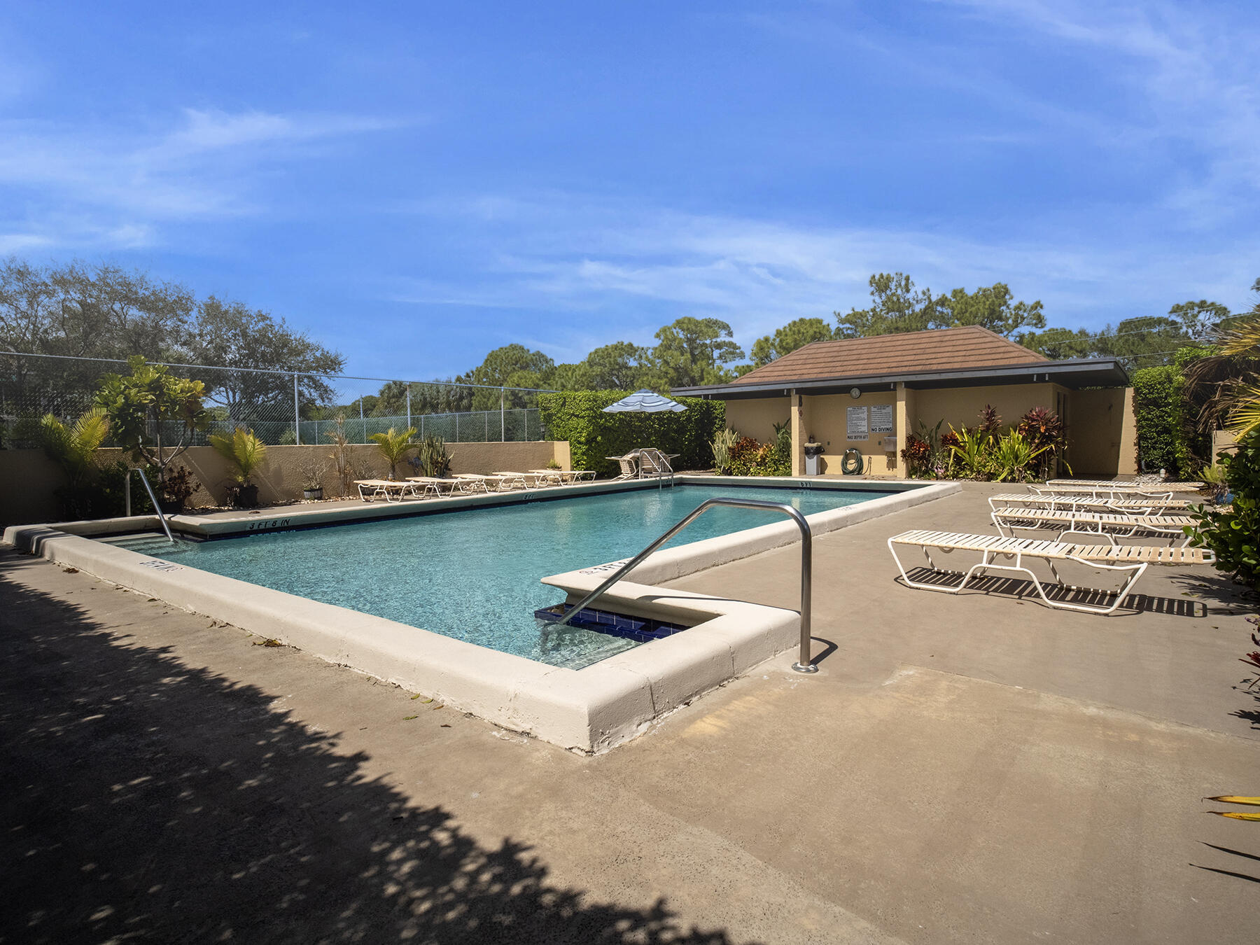 5390 WOODLAND LAKES Drive 104