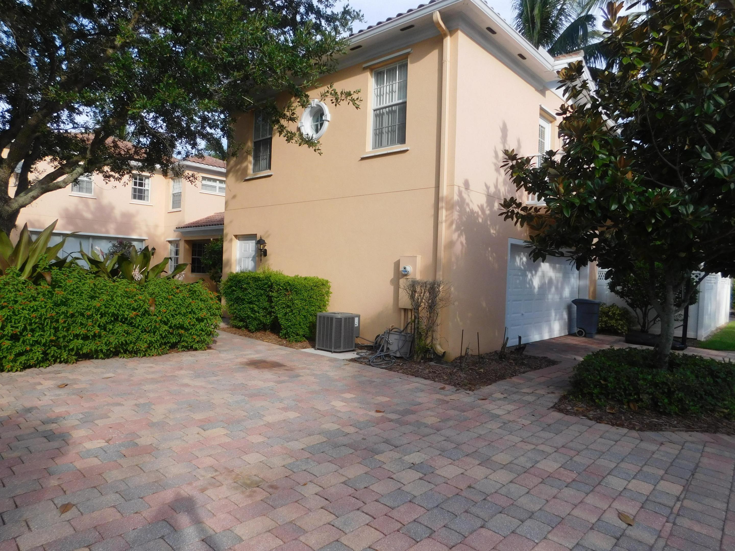 4014 Community Drive 1