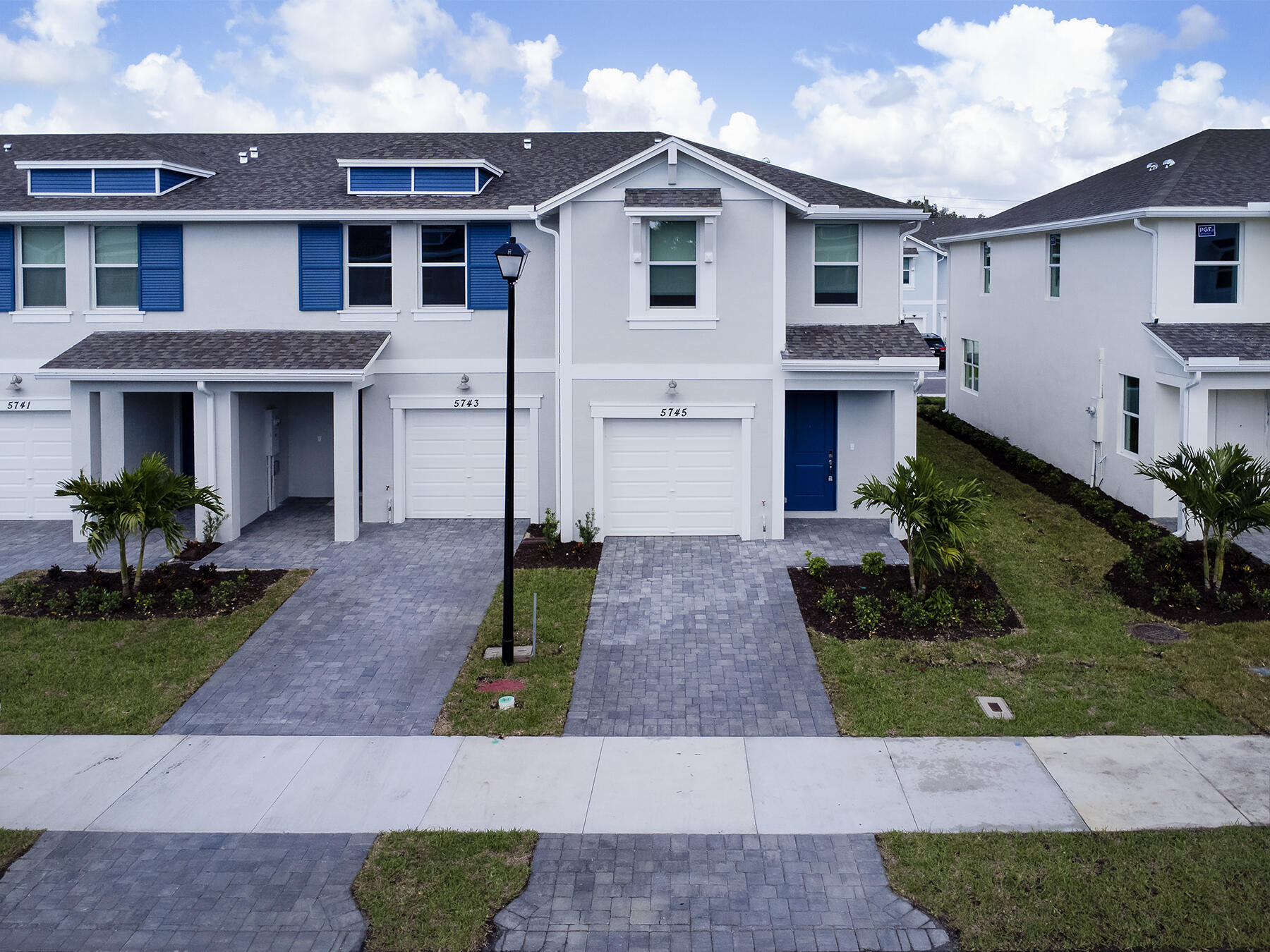 5745 SE EDGEWATER Circle