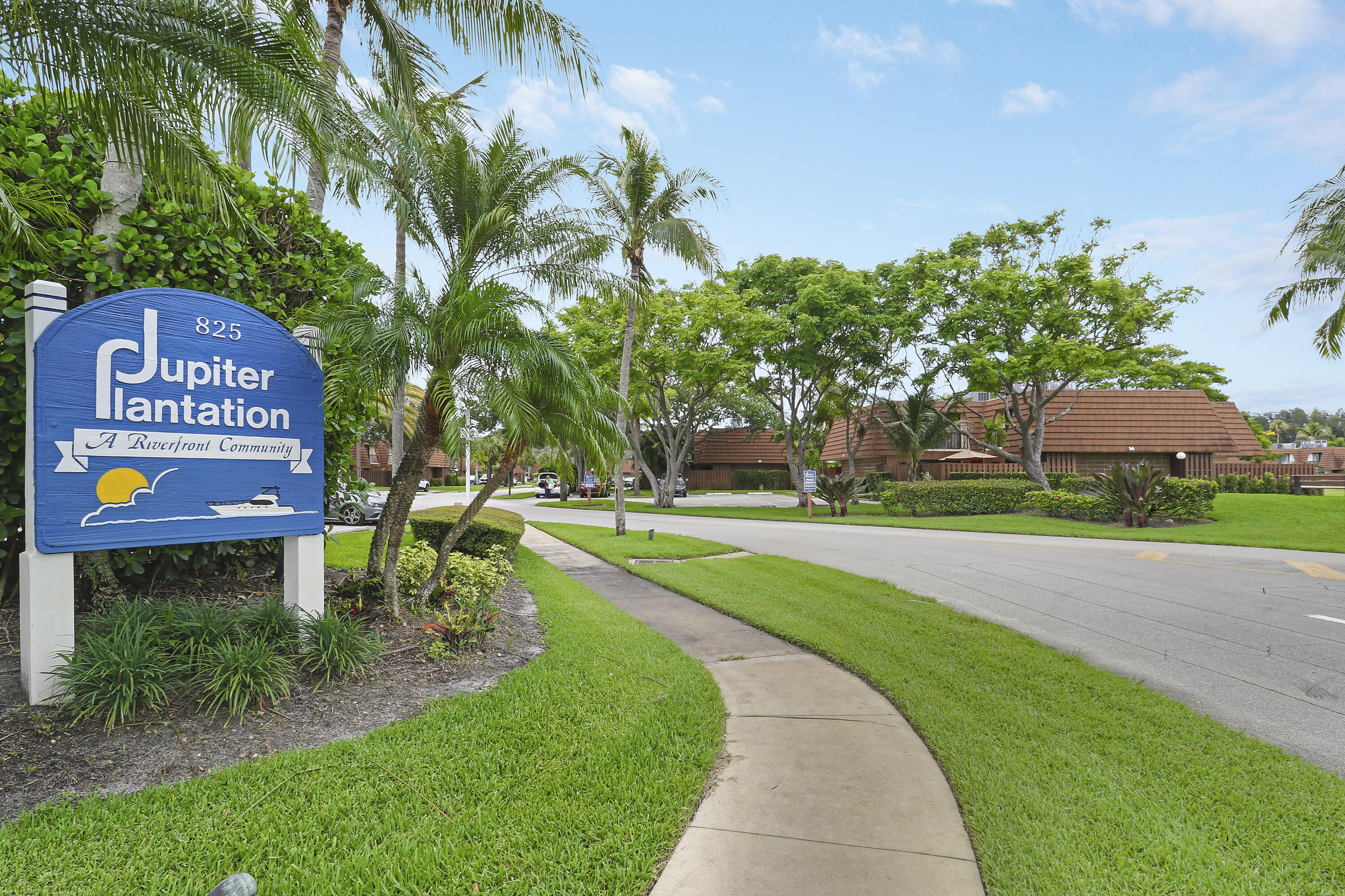 825 Center Street 30b
