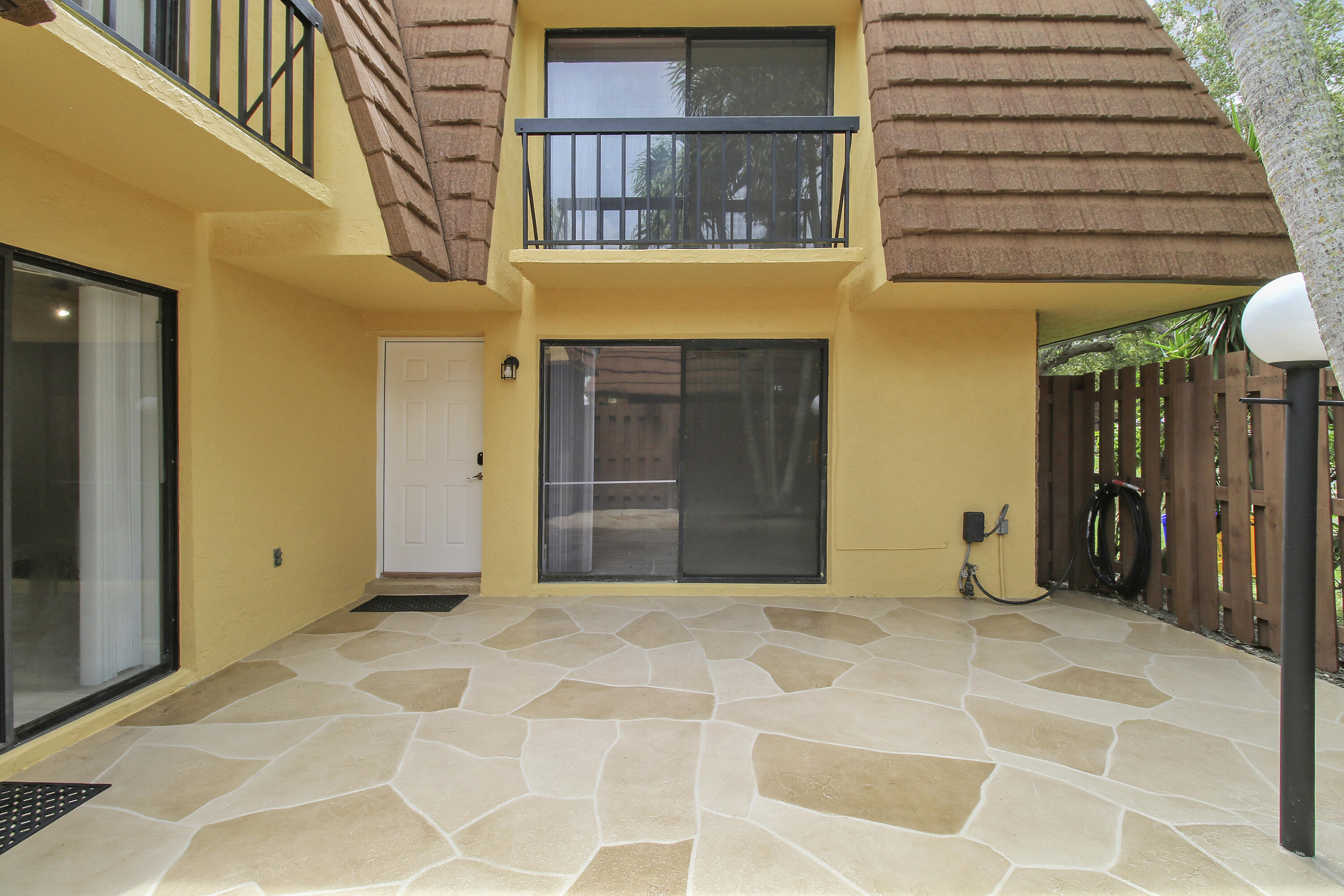 825 Center Street 30b